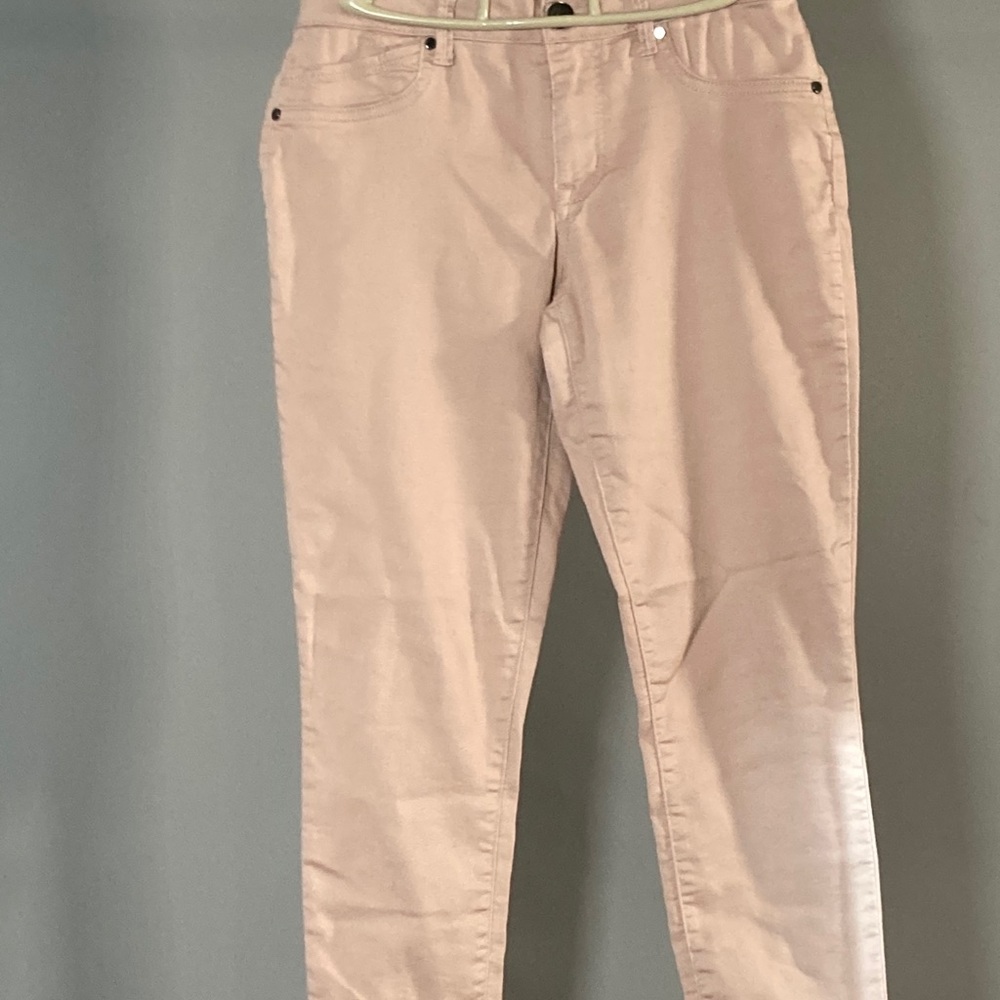 1822 Pants in a light salmon color
